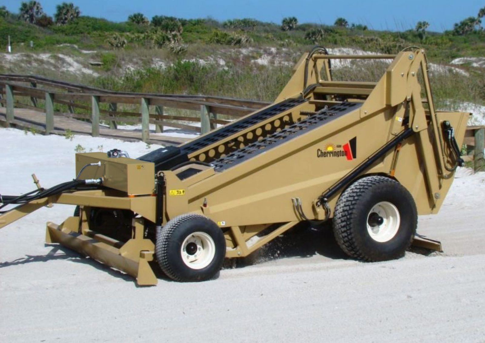 Cherrington 4600XL — sahilde çalışırken