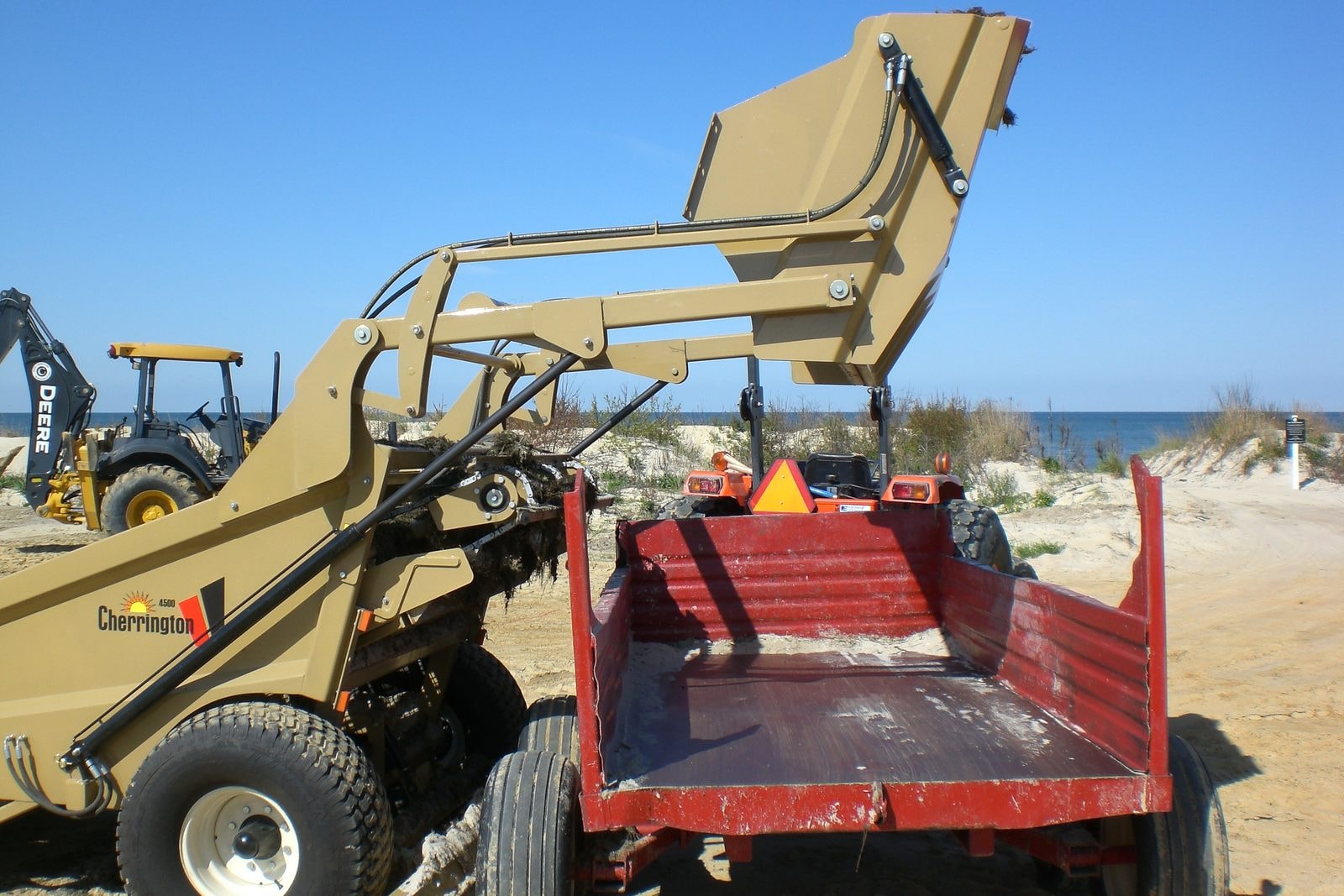 Cherrington 4600XL — hazne boşaltma anı