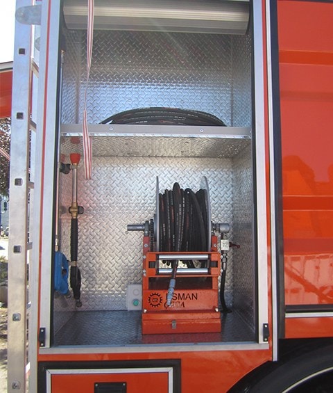 Esman Y9T — reel hose compartment