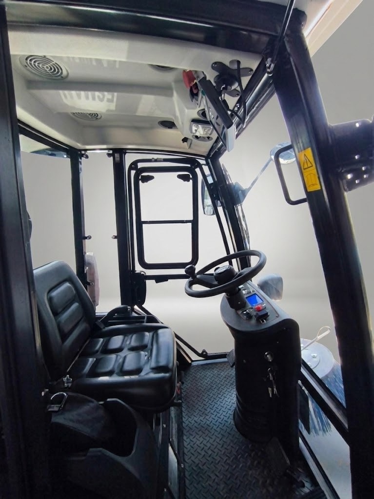 Esman ES750 — cabin interior view