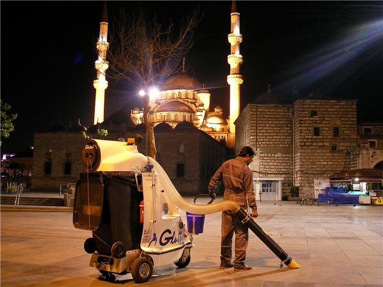 Glutton Benzinli — working at night in a mosque square