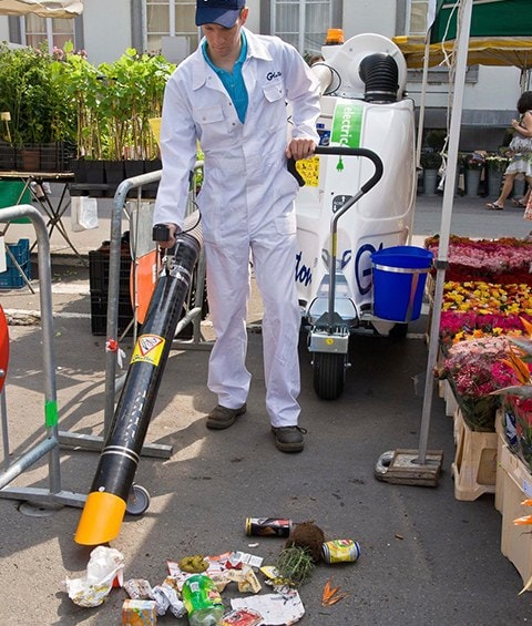 Glutton Collect — working at an outdoor market