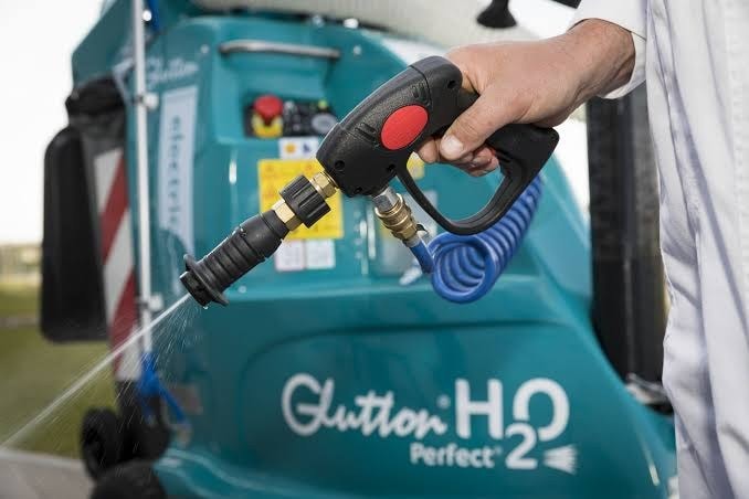 Glutton H2O — spray gun detail