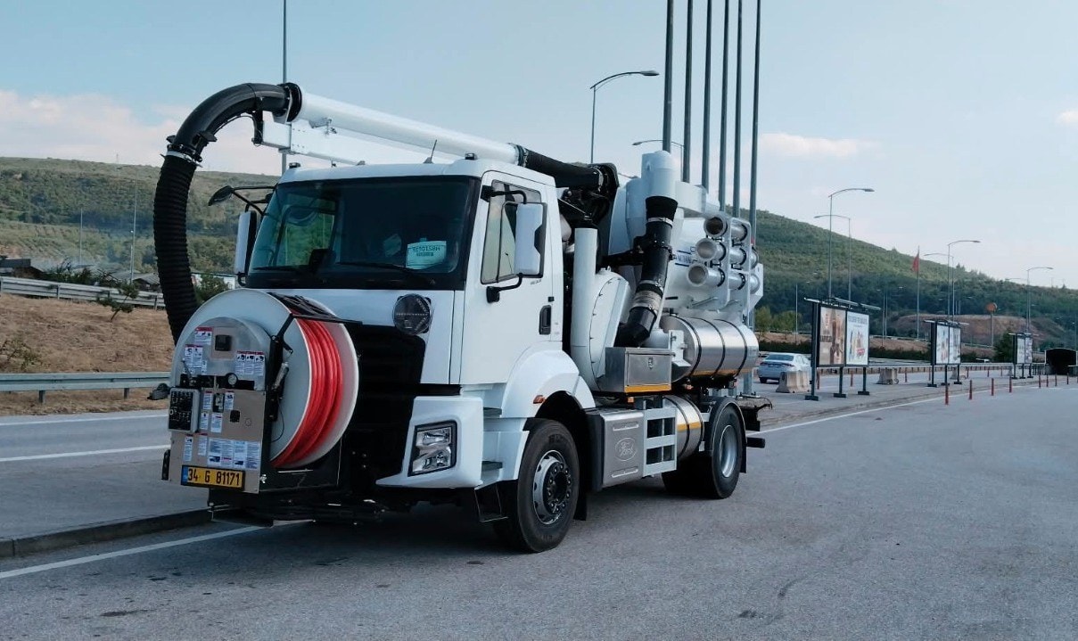 Vactor 7500 Lt — front angled view on site
