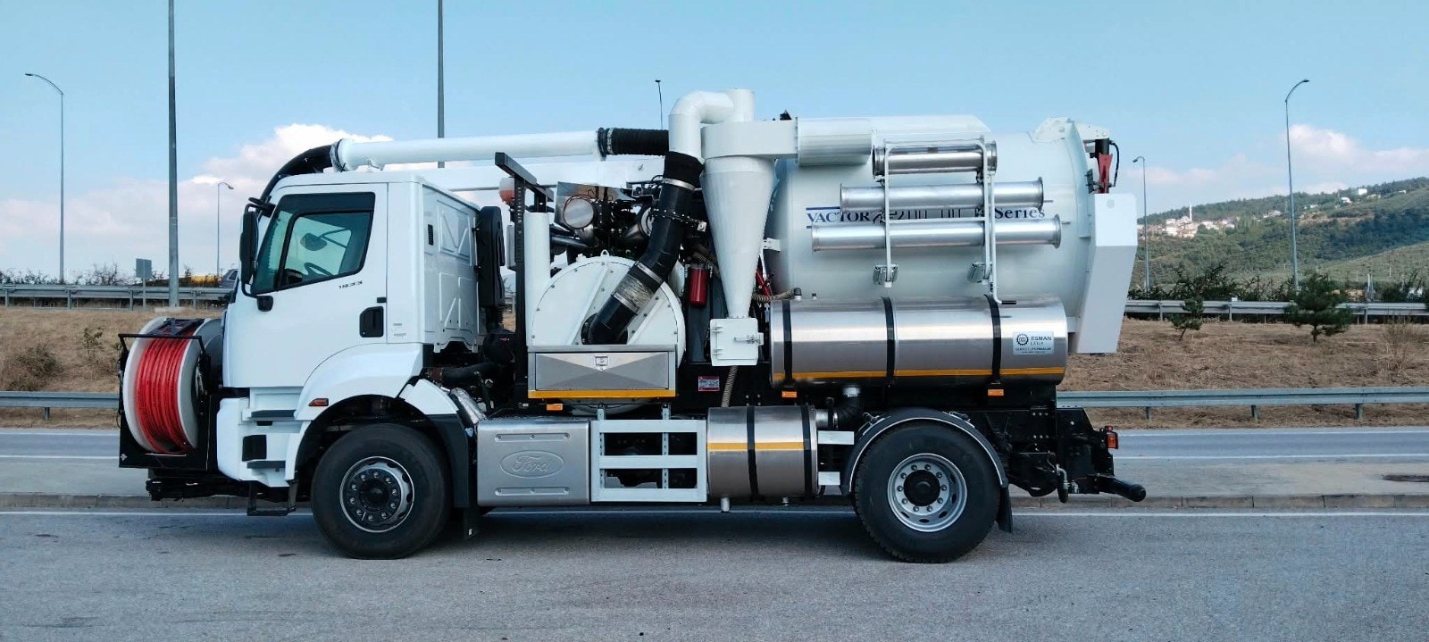 Vactor 7500 Lt — side view