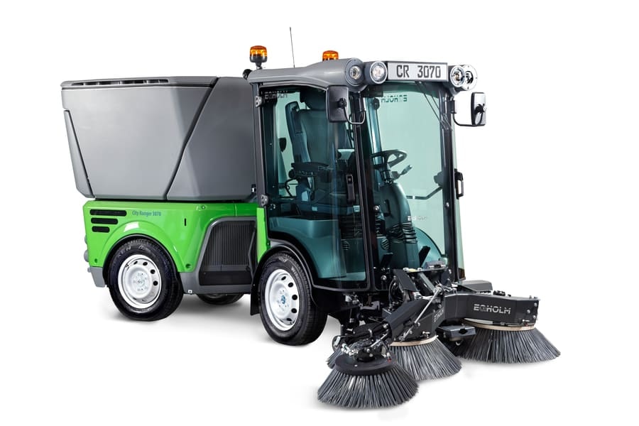 Egholm 3070 — with suction sweeper (3rd brush) mounted
