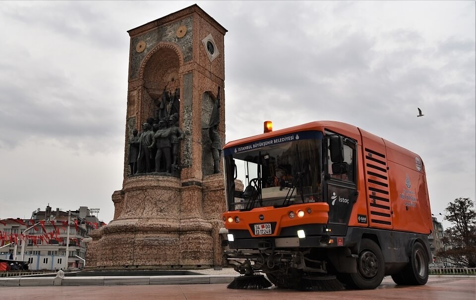 Following a competitive process in which numerous companies showcased their vehicles, the Istanbul Metropolitan Municipality (IMM) selected Esman Çega vehicles. Thirty road sweeper vehicles were delivered on June 2, 2006.